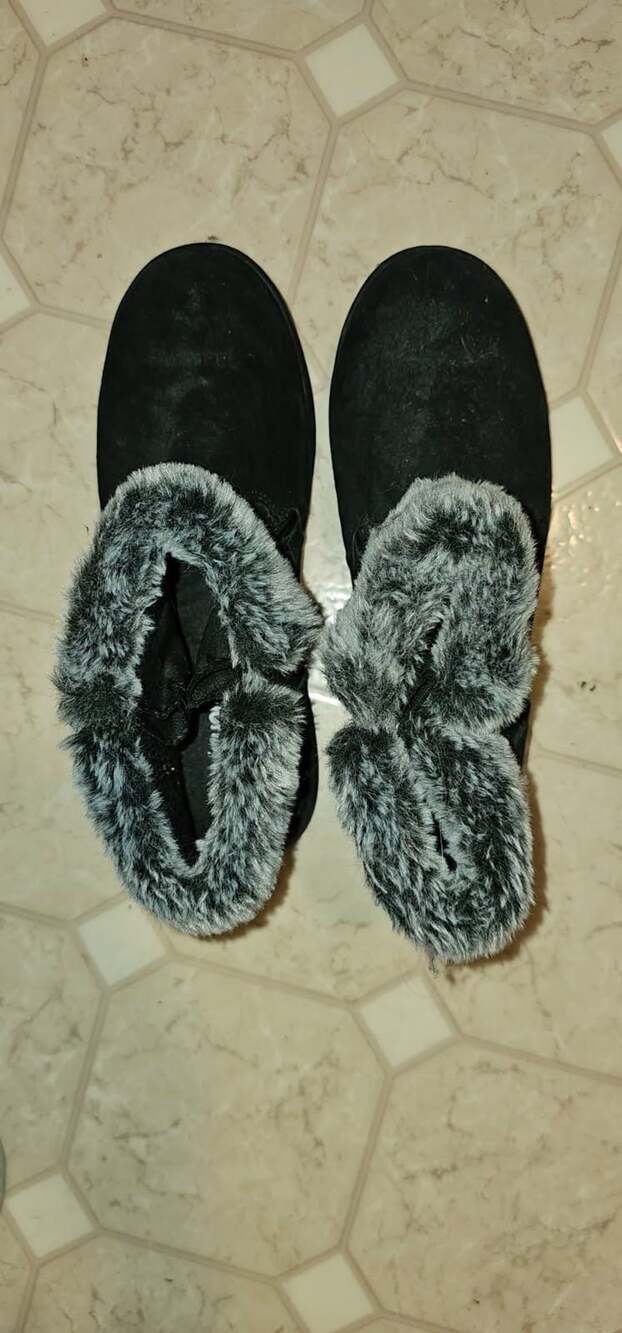 Khombu Jessica Black Faux Fur Ankle Boots Size 10